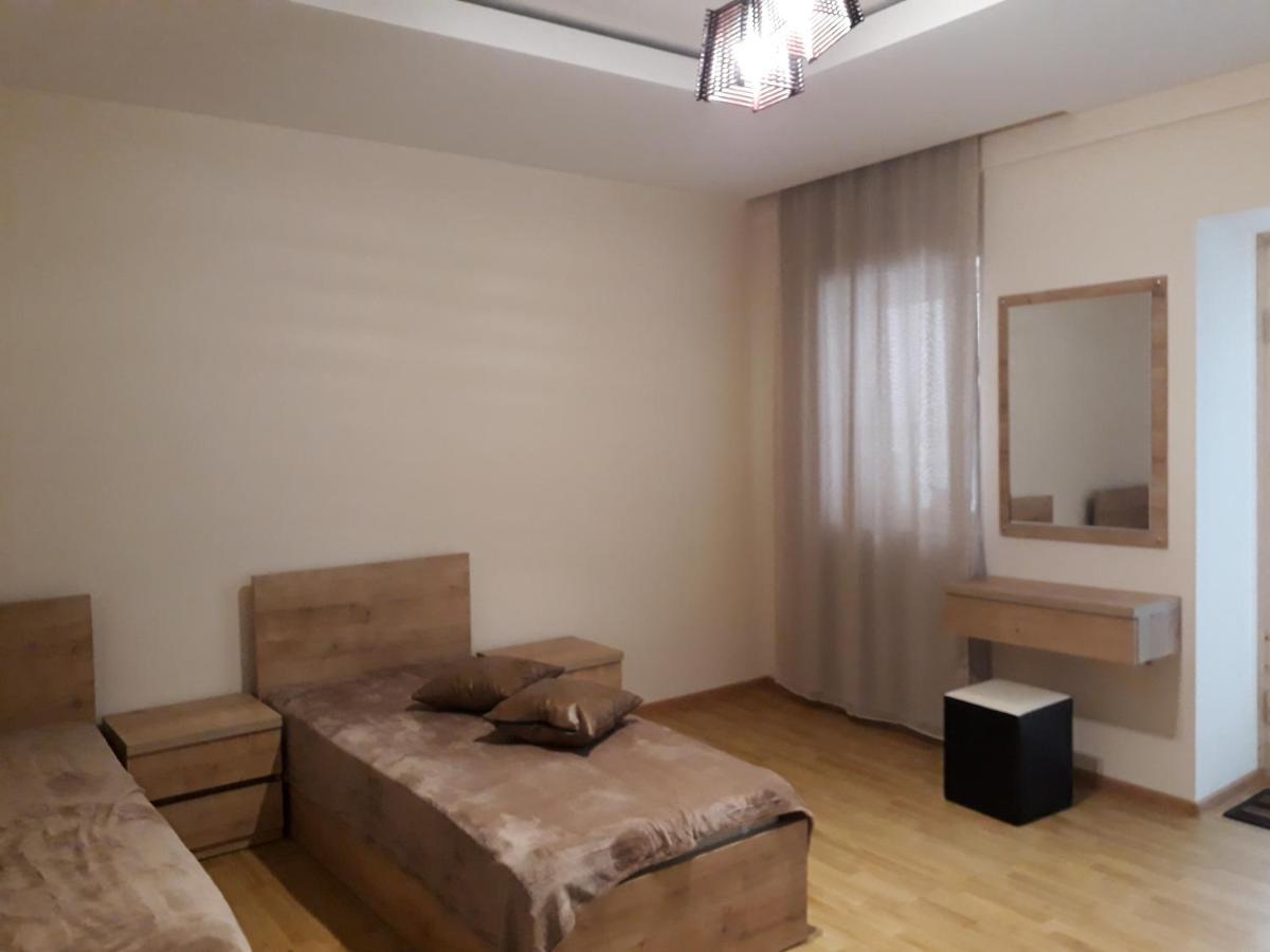 2 Bedroom Apartment In Chugureti Tbilisi Ngoại thất bức ảnh
